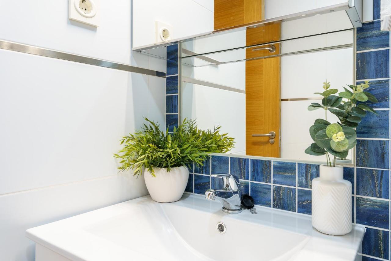 Malagasuite Cozy Center Apartment & Parking Екстериор снимка